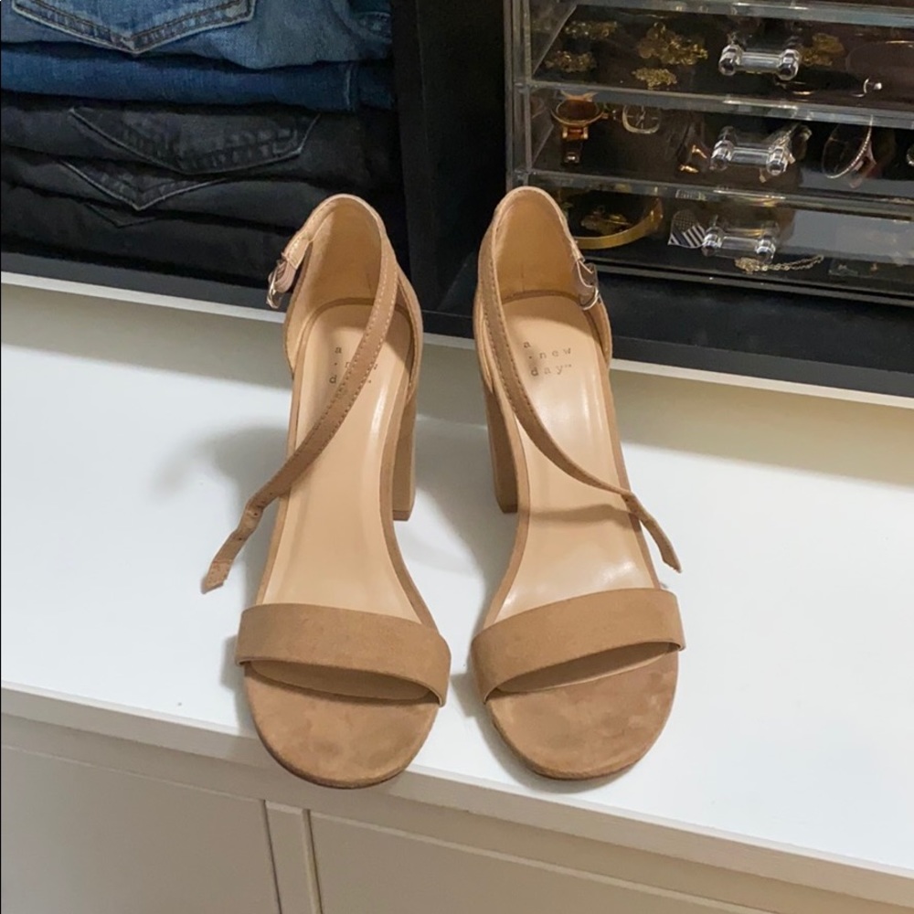 A New Day Ema Block Heel Nude Sandals sz 7.5